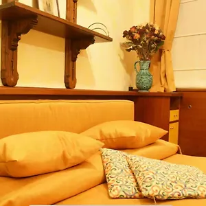 Apartment Tynska, Prague