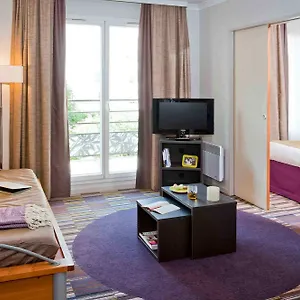 Adagio Buttes Chaumont 3* פריז